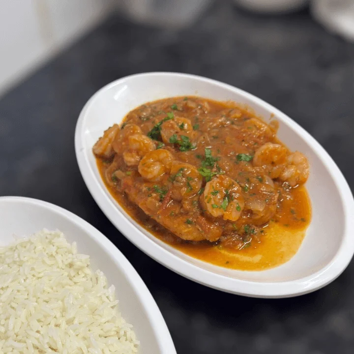 Tilápia Empanada ao Molho de Camarão